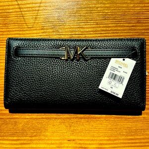 NWT Michael Kors Large Snap Wallet black leather